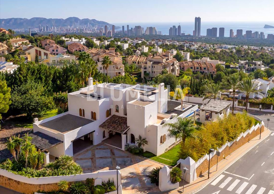 Villa in Finestrat, Valencian Community, Spain 1 - 17268767