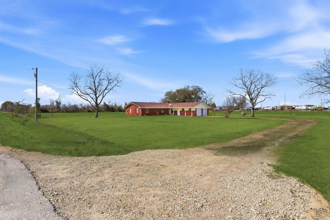 House in Angleton, Texas, United States 5 - 17270013