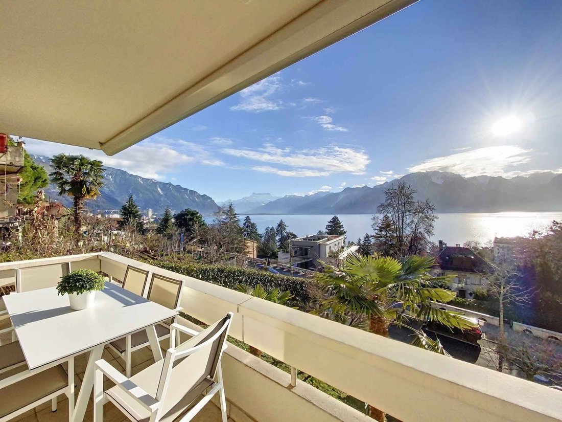 Beautiful 4.5 Room Apartment With Stunning Lake View