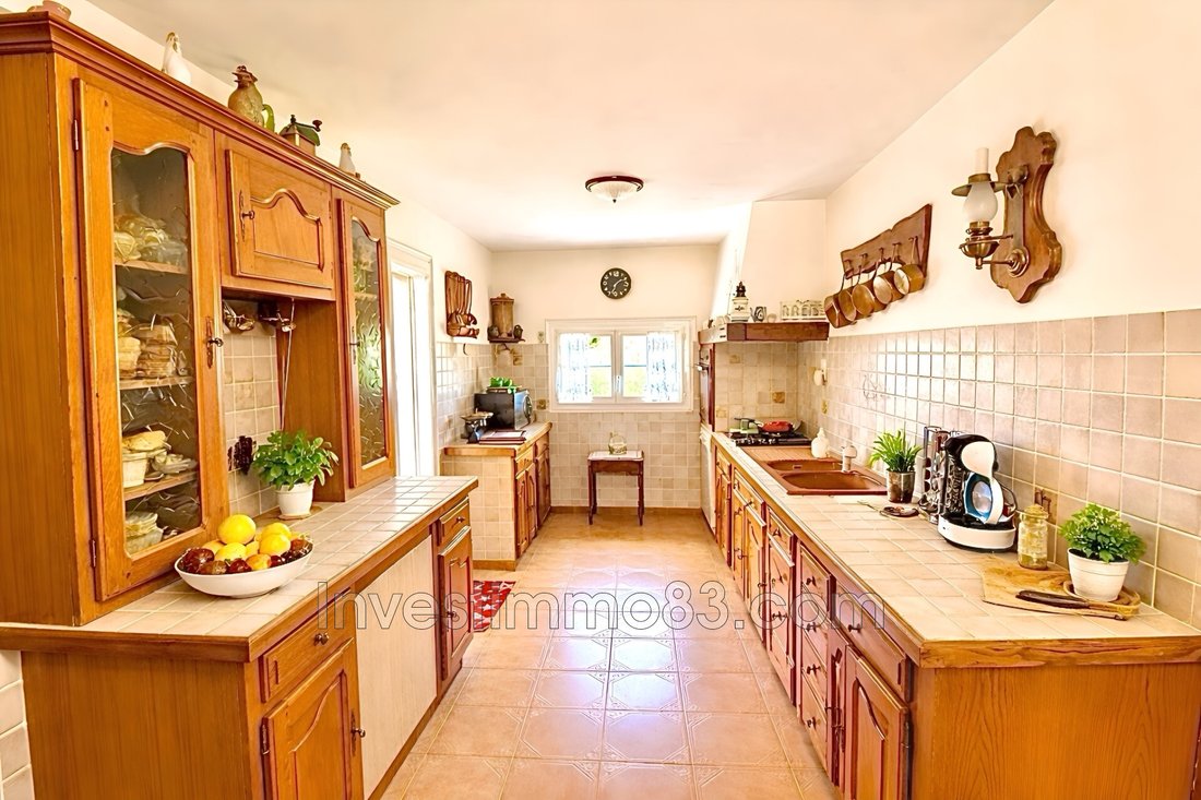 Villa in Trets, Provence-Alpes-Côte d'Azur, France 4 - 17273151