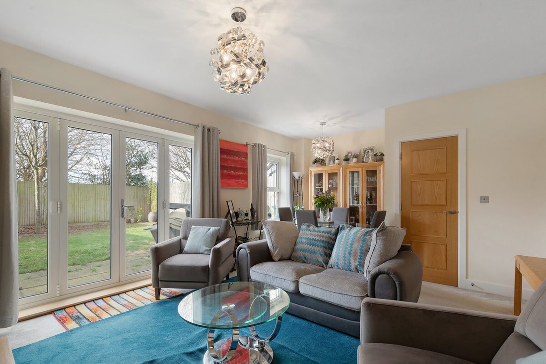 House in Sunbury, England 3 - 13790232