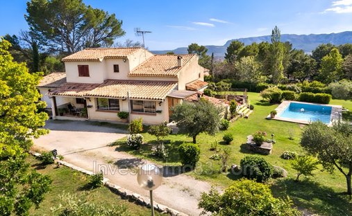 Villa in Trets, Provence-Alpes-Côte d'Azur, France 1
