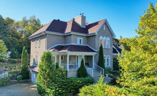 House in Sainte-Anne-des-Lacs, Quebec, Canada 1