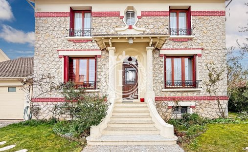 House in Nord Est, Gretz-Armainvilliers, France 1