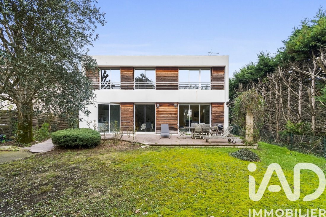 House in Chatou, Ile-de-France, France 1 - 17274174