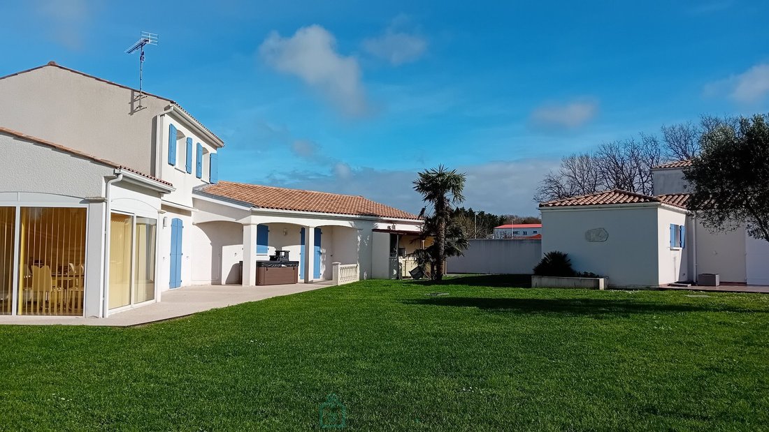 Villa in Saint-Sulpice-de-Royan, Nouvelle-Aquitaine, France 1 - 17276293