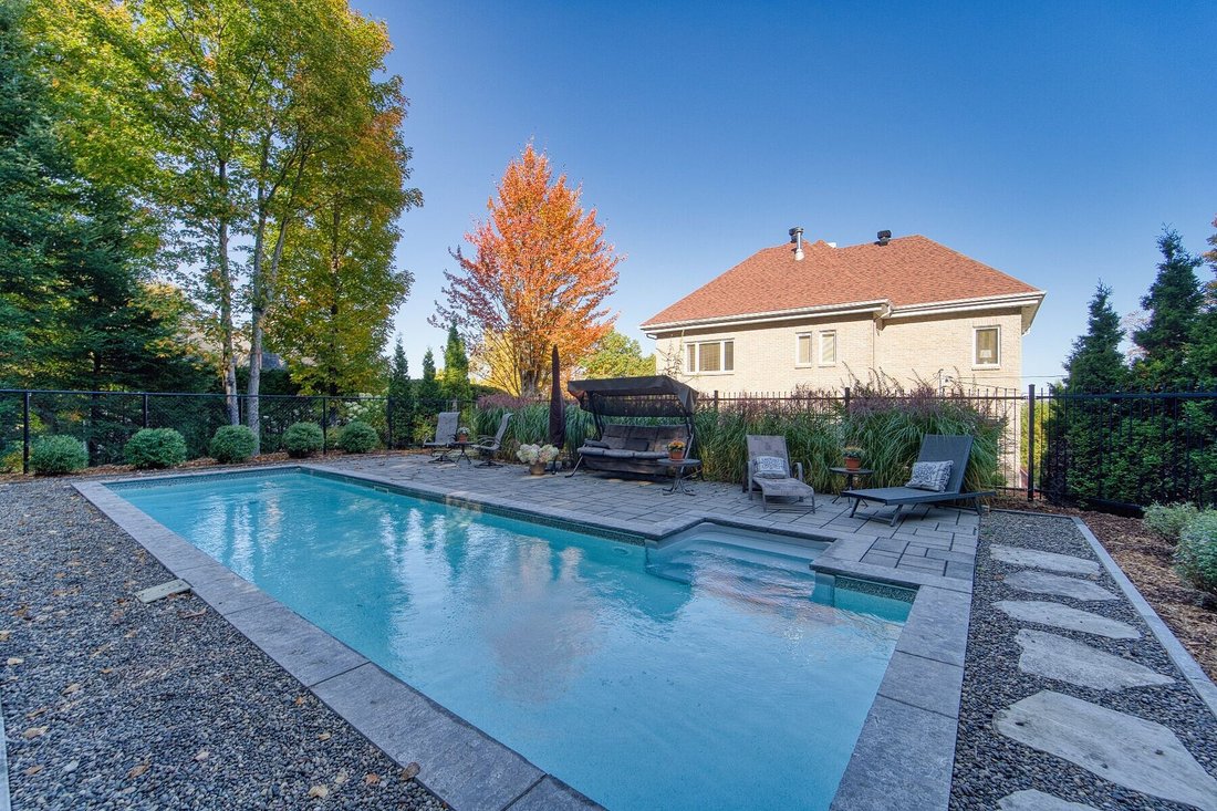 House in Sainte-Anne-des-Lacs, Quebec, Canada 2 - 17023276