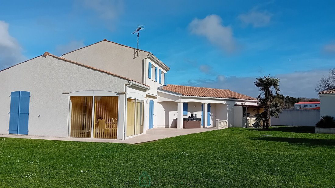 Villa in Saint-Sulpice-de-Royan, Nouvelle-Aquitaine, France 2 - 17276293