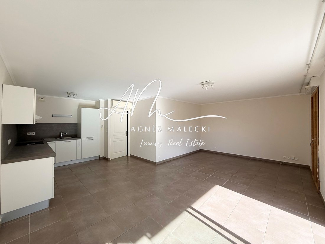 Apartment in Nord, Cavalaire-sur-Mer, France 4 - 17099559