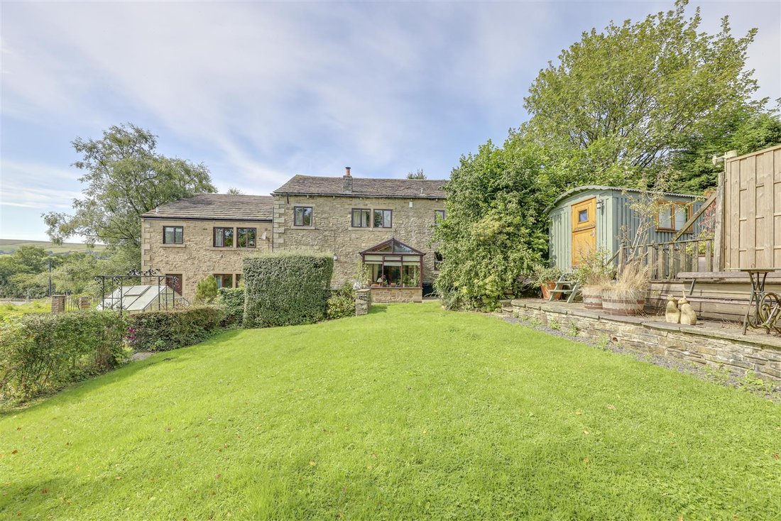 House in Crawshawbooth, Borough of Rossendale, England 2 - 17279318