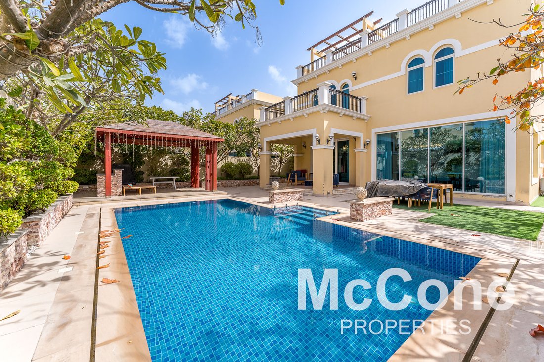 Villa in Jumeirah Park, Dubai, United Arab Emirates 1 - 17280994
