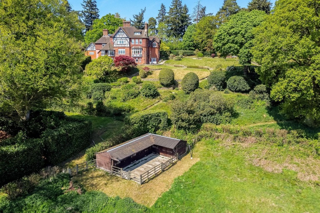 House in Witley, England 2 - 17281060
