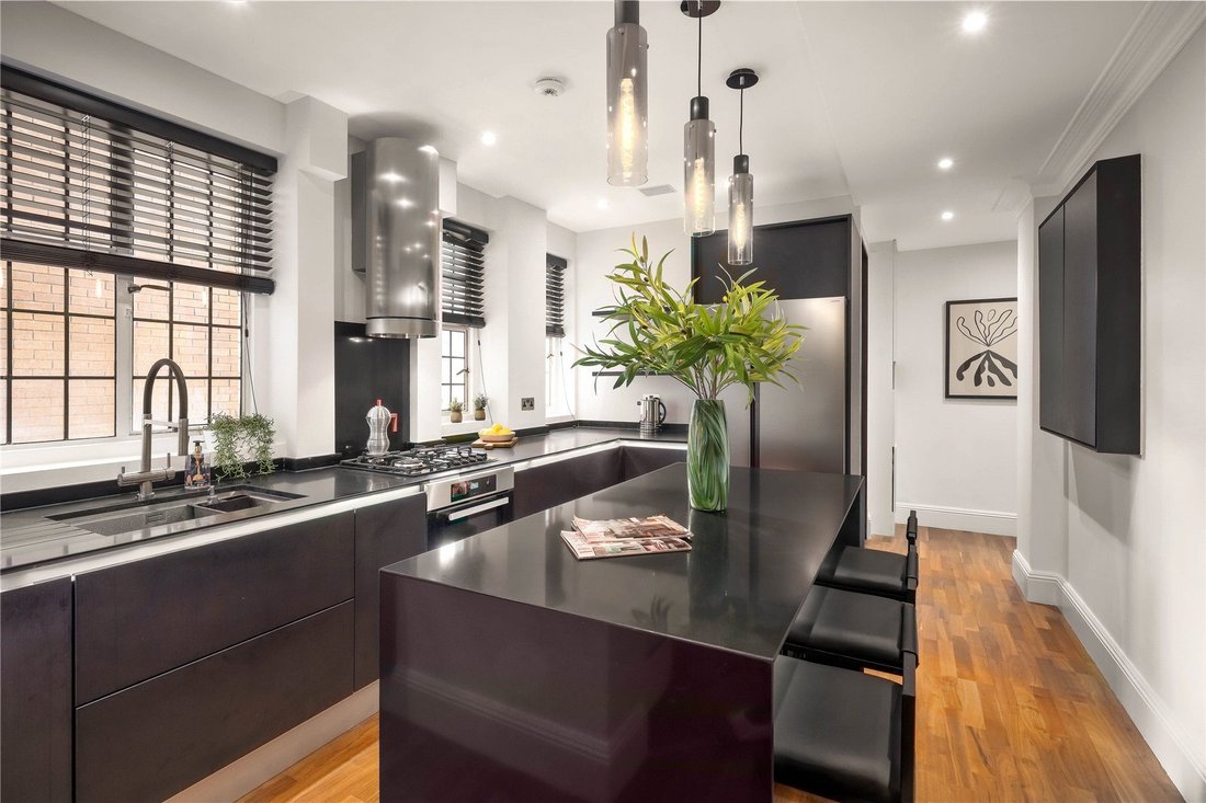 Apartment in Brompton, Kensington And Chelsea, England 2 - 17281096