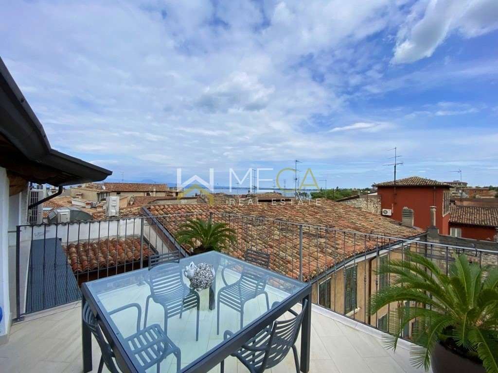 Apartment in Historic Center, Desenzano del Garda, Lombardy 2 - 17282162