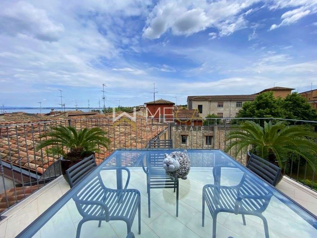 Apartment in Historic Center, Desenzano del Garda, Lombardy 3 - 17282162