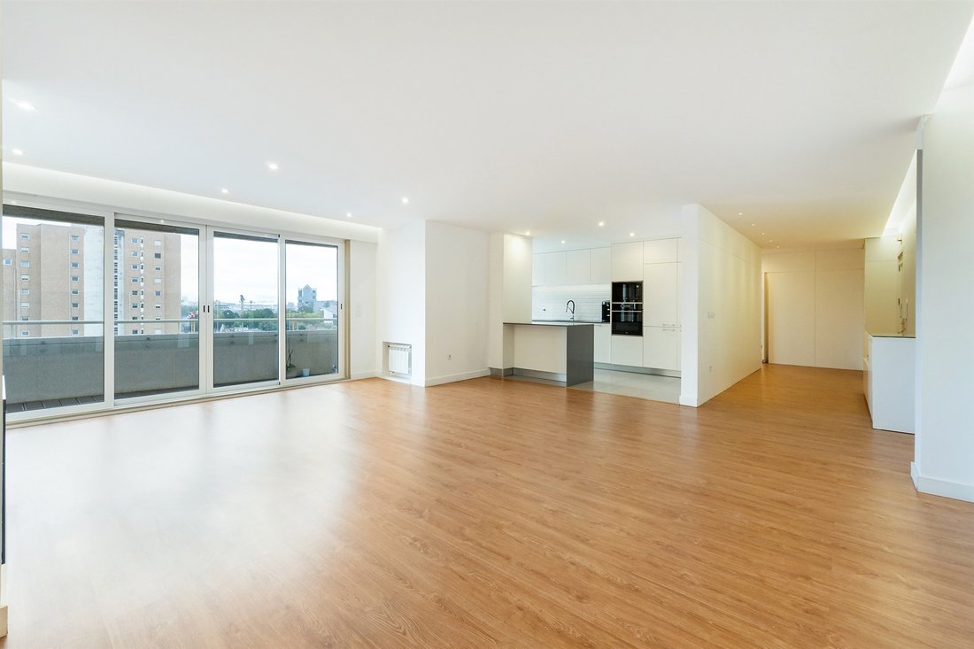 Apartment in Cedofeita, Santo Ildefonso, Se, Miragaia, Sao Nicolau e Vitoria, Porto District, Portugal 3 - 17284480