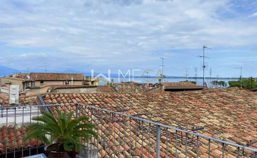 Apartment in Historic Center, Desenzano del Garda, Lombardy 1