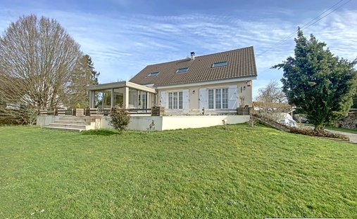 House in Les Essarts-le-Roi, Ile-de-France, France 1