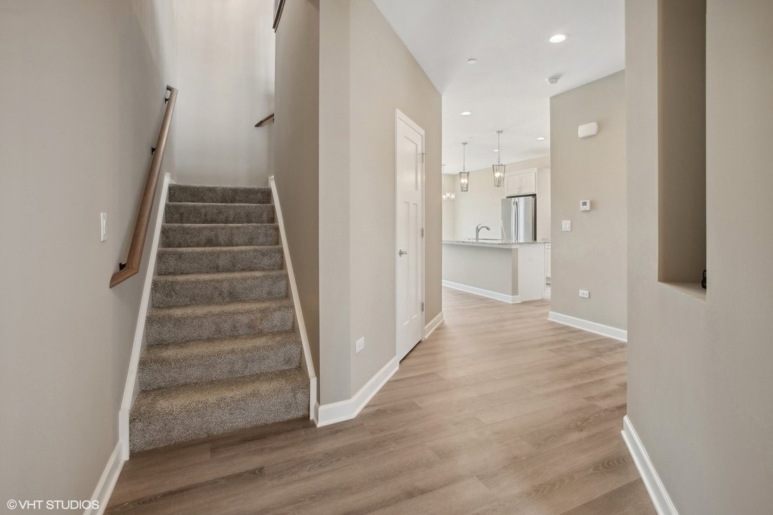 Condo in Addison, Illinois, United States 2 - 17282678