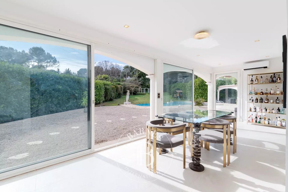 Villa in Nord, Roquefort-les-Pins, France 5 - 17283461