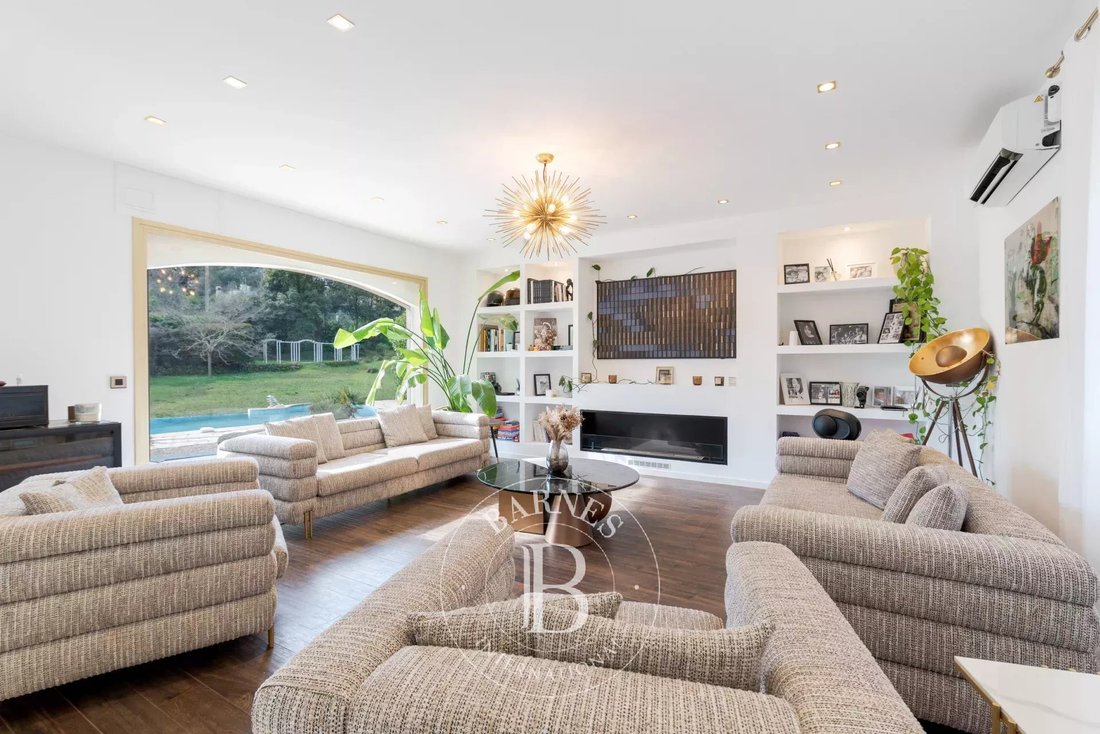 Villa in Nord, Roquefort-les-Pins, France 2 - 17283461