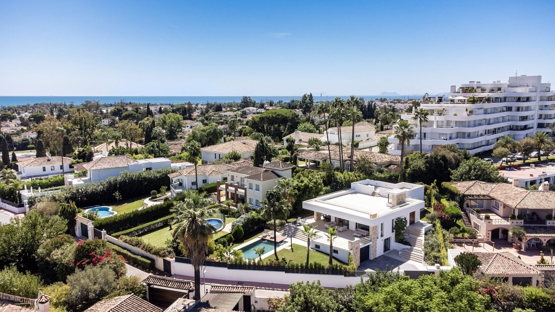 Villa in Guadalmina Alta, San Pedro de Alcantara, Spain 2 - 17284612