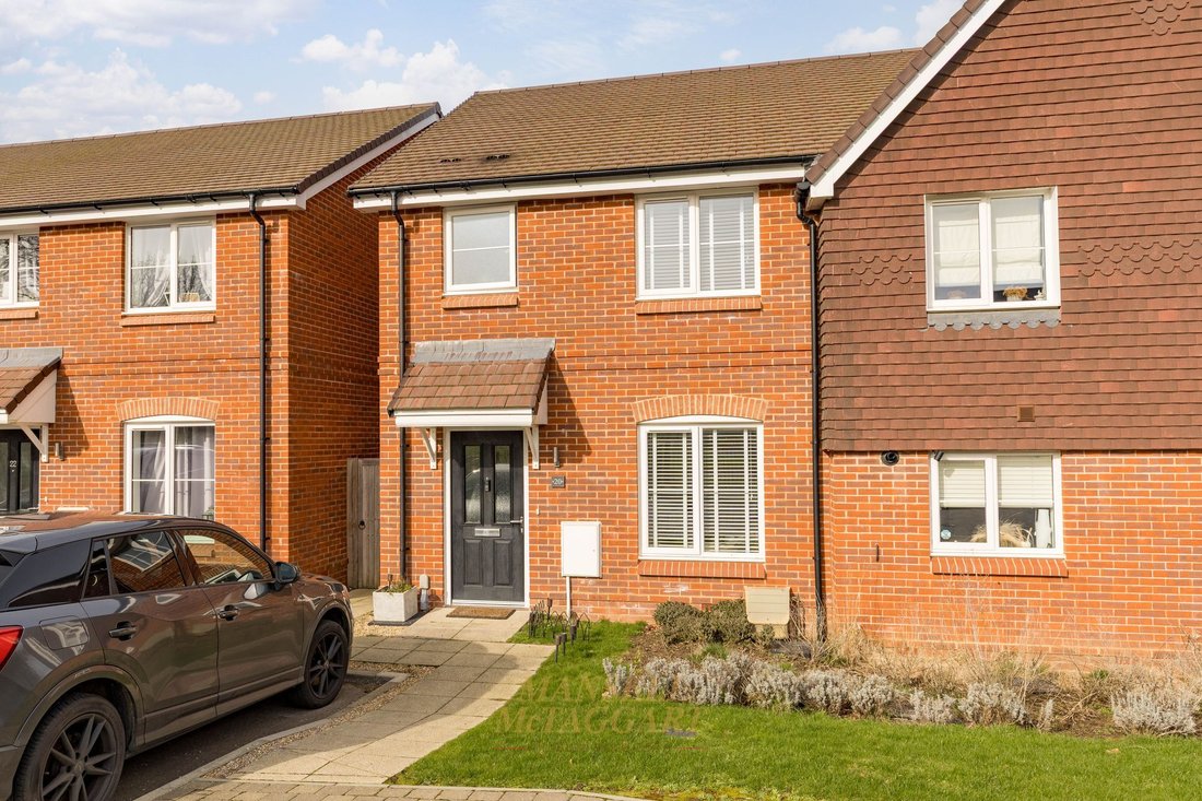 House in Crawley Down (Worth), Crawley Down, England 1 - 17281310