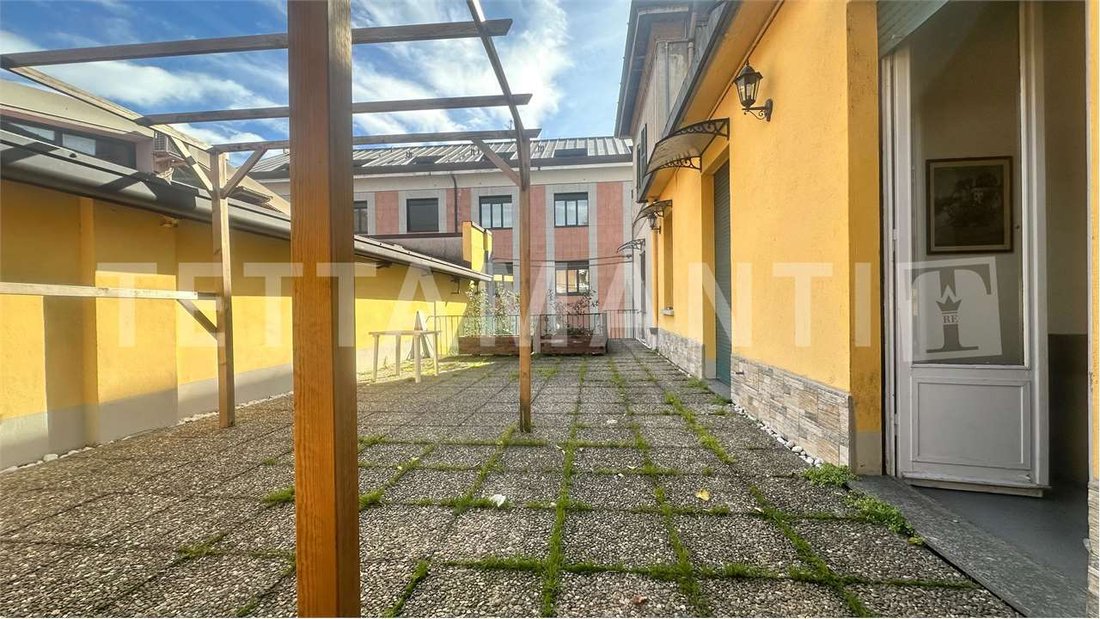 Apartment in Eastern Lake Center, Como, Lombardy 2 - 17282156