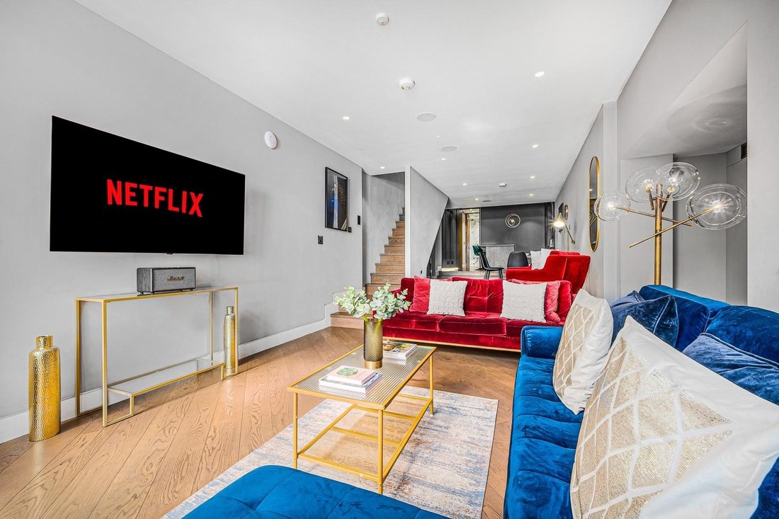 Condo in Soho, England 4 - 17283848