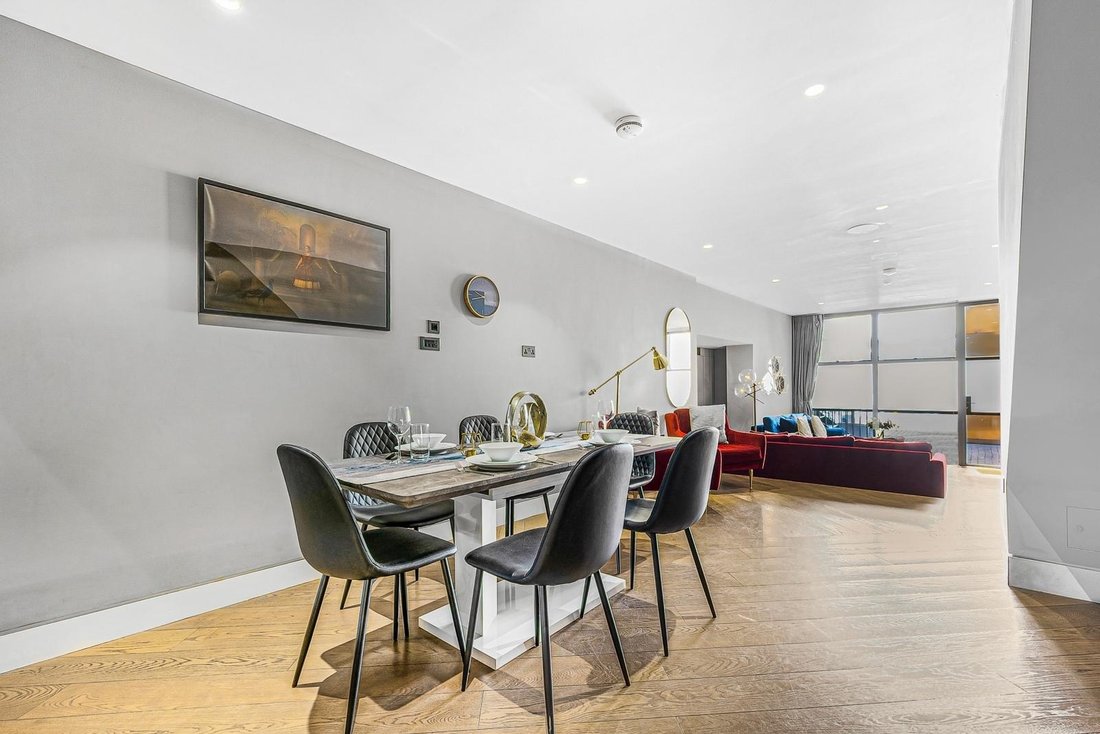 Condo in Soho, England 3 - 17283848