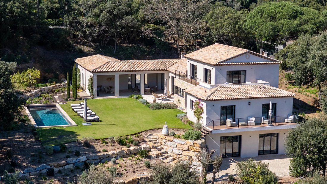 Villa in La Croix-Valmer, Provence-Alpes-Côte d'Azur, France 2 - 15430748