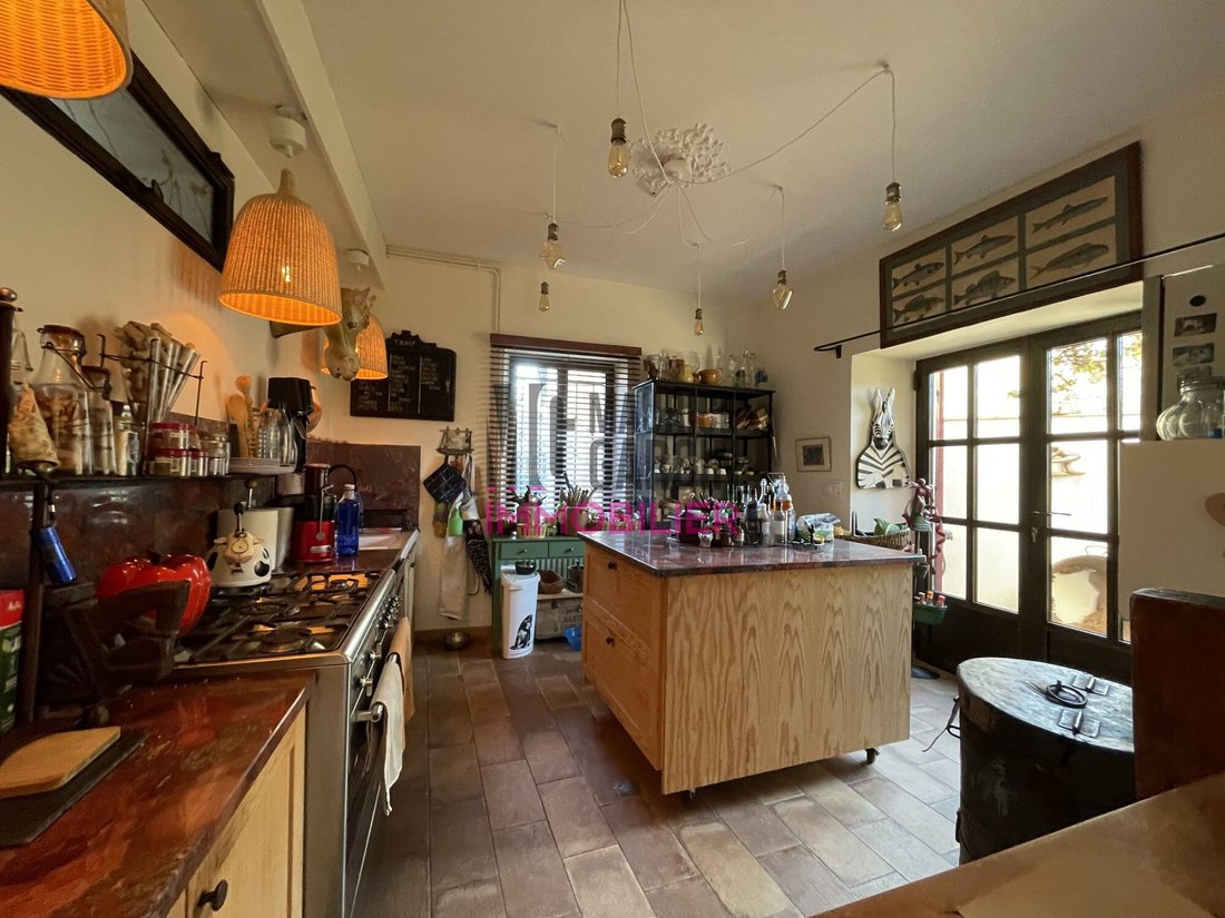 House in Centre Ville, Le Thor, France 4 - 17284362