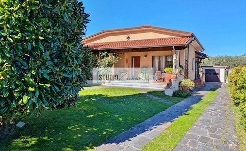 Villa in Seravezza, Tuscany, Italy 1