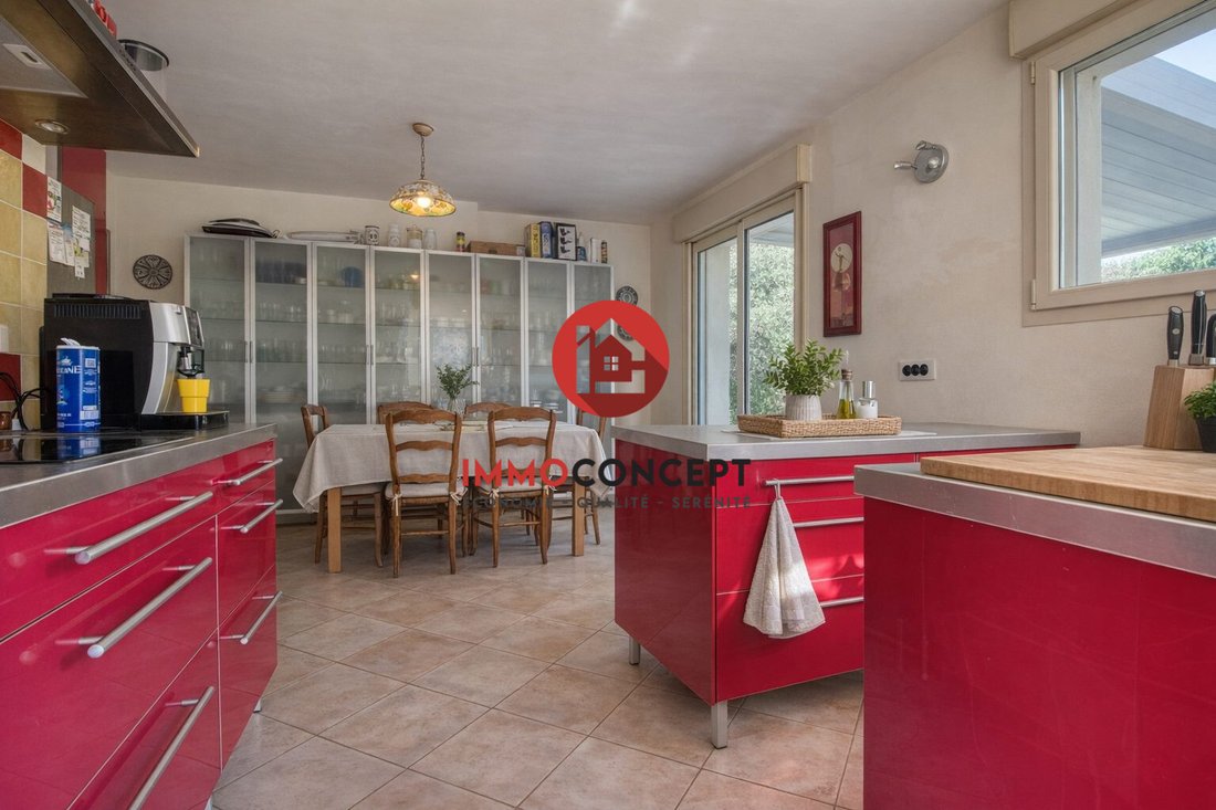 Villa in Arrondissement of Nimes, Occitania, France 4 - 17284426
