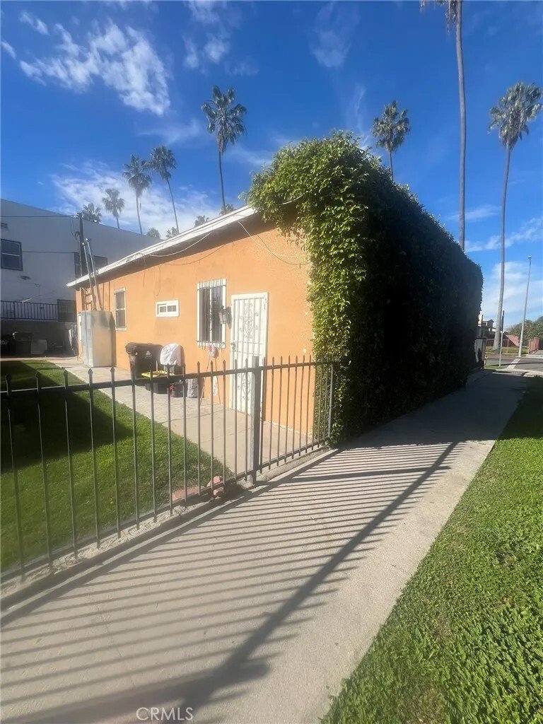 Los Angeles, California, United States 1 - 16999024