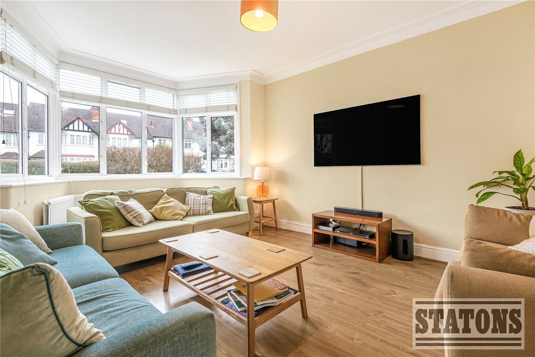 House in Barnet, England 2 - 17282127