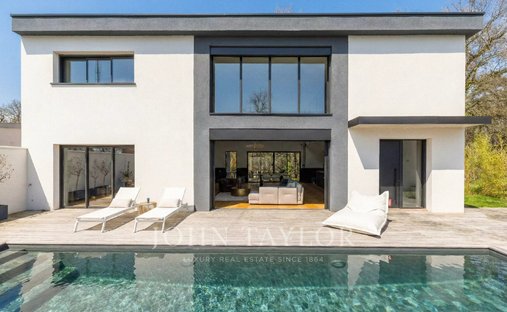 House in Plateaux, Floirac, France 1