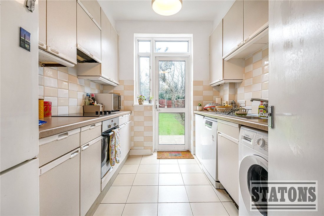 House in Barnet, England 5 - 17282127