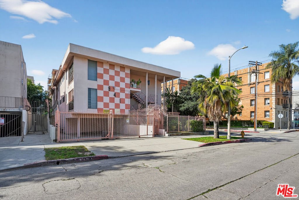Los Angeles, California, United States 3 - 17284747