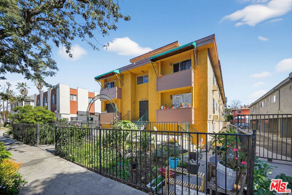 Los Angeles, California, United States 5 - 17284751