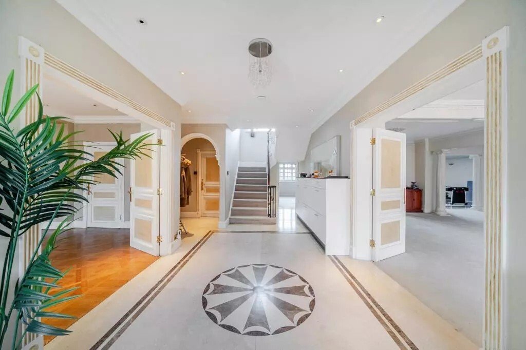 House in Barnet, England 2 - 16932958