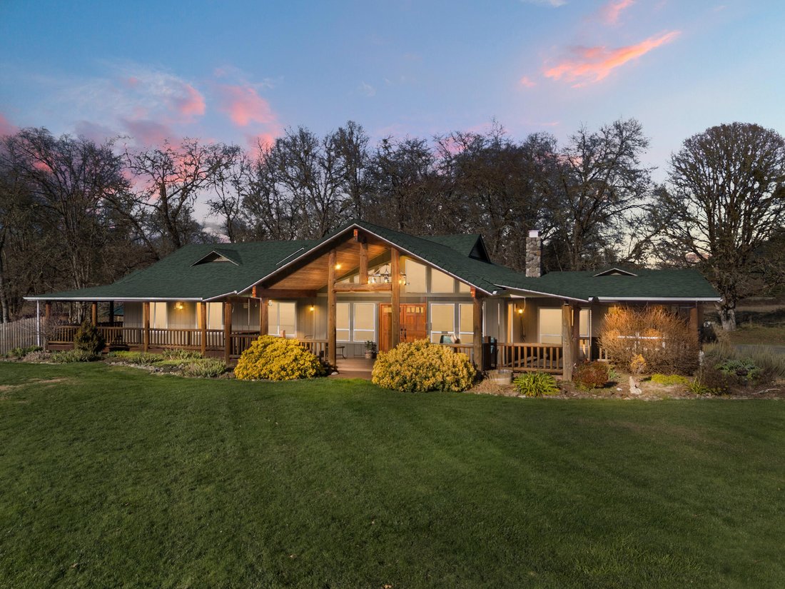 House in Grants Pass, Oregon, United States 1 - 17284591