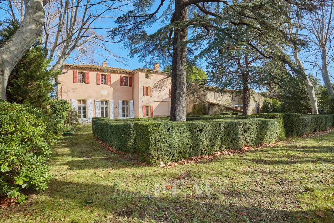 Estate in Grand Sud- Aix la Duranne, Aix-en-Provence, France 1 - 17281345