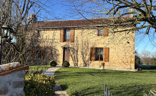 Farm Ranch in Availles-Limouzine, Nouvelle-Aquitaine, France 1