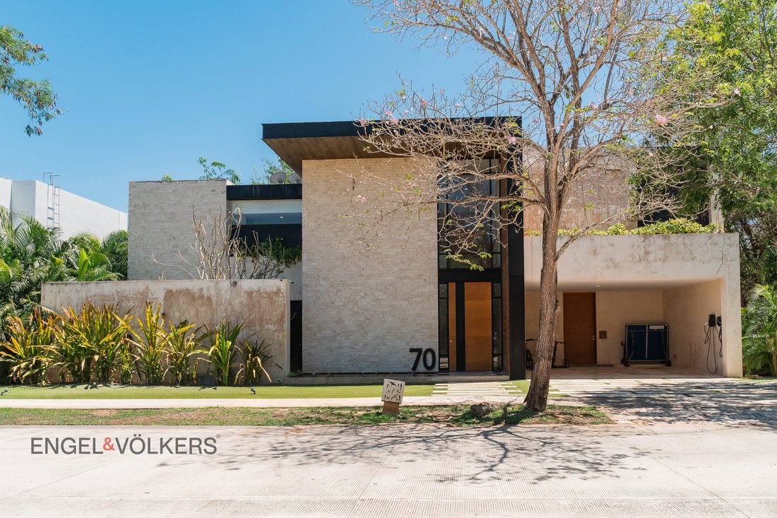 House in Yucatán Country Club, Yucatan, Mexico 1 - 17283410