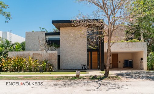 House in Yucatán Country Club, Yucatan, Mexico 1