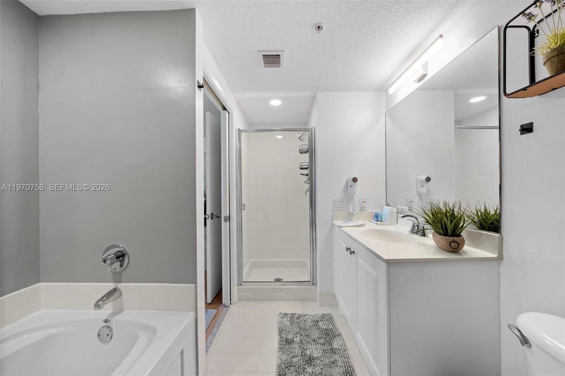 Condo in Sunny Isles Beach, Florida, United States 5 - 17282064