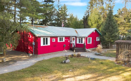 House in Kawartha Lakes, Ontario, Canada 1