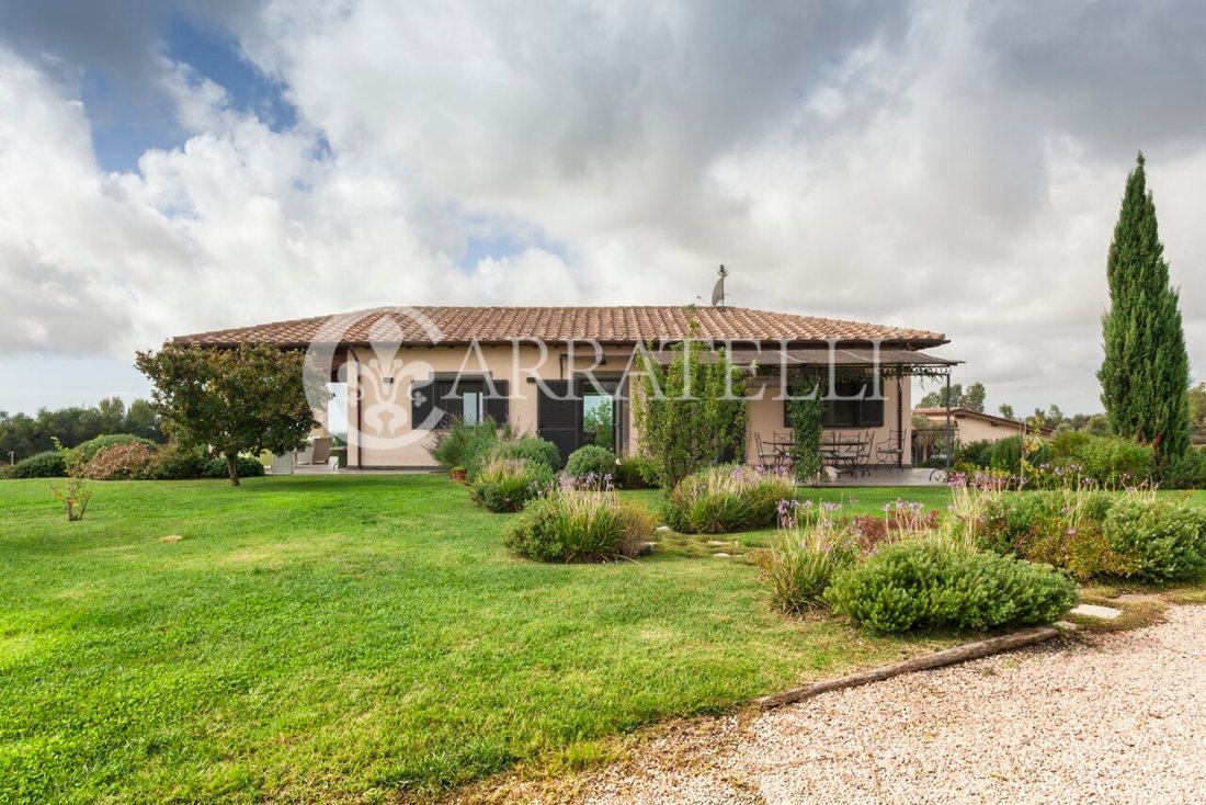 Villa in Montalto di Castro, Lazio, Italy 2 - 11714379