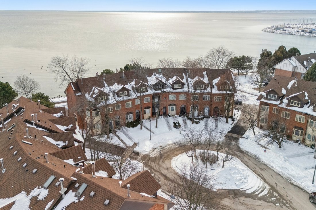 Townhouse in Oakville, Ontario, Canada 3 - 17285041